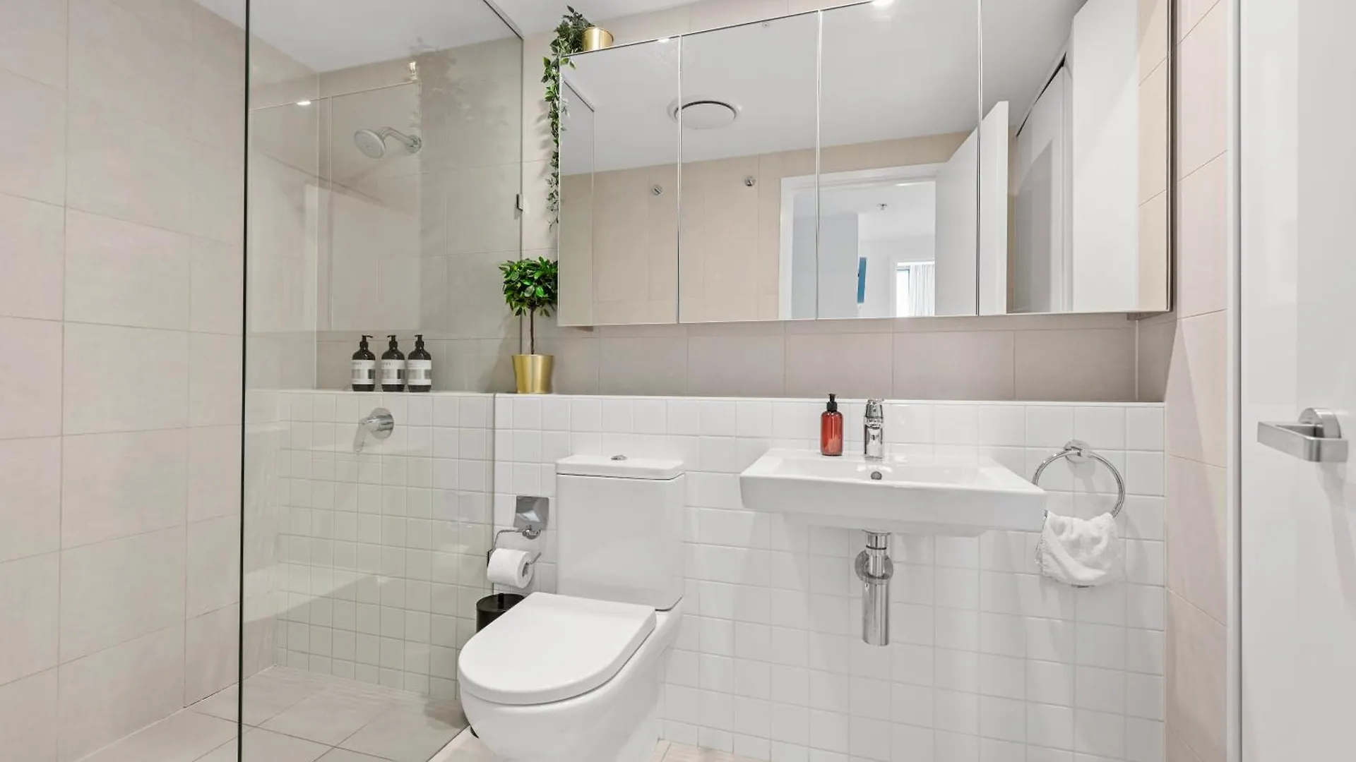 Appartement Chic & Modern 2Br Apt With Rooftop Pool & Parking Brisbane